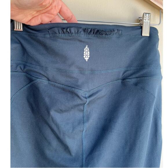 Free People FP Movement Stay Centered Capri Yoga Leggings Deep Dive Sz L $78 - Picture 9 of 15